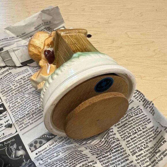 Vintage Fred Roberts Japan Ceramic Music Box Girl at Lemonade Stand - Picture 6 of 11